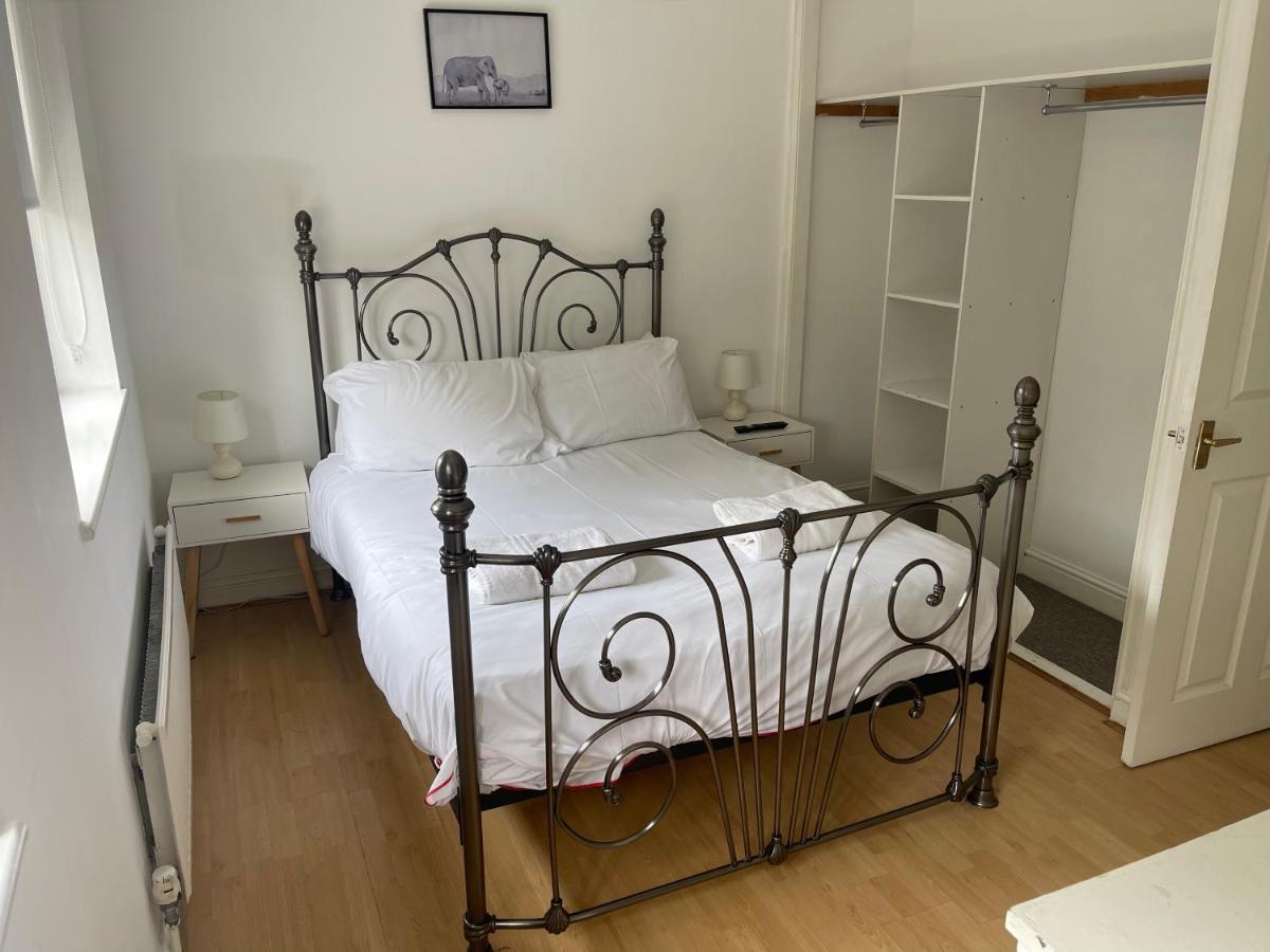 House Number 12 Sleeps Up To 4 With Smart Tvs In Every Room Wellington  Exterior photo