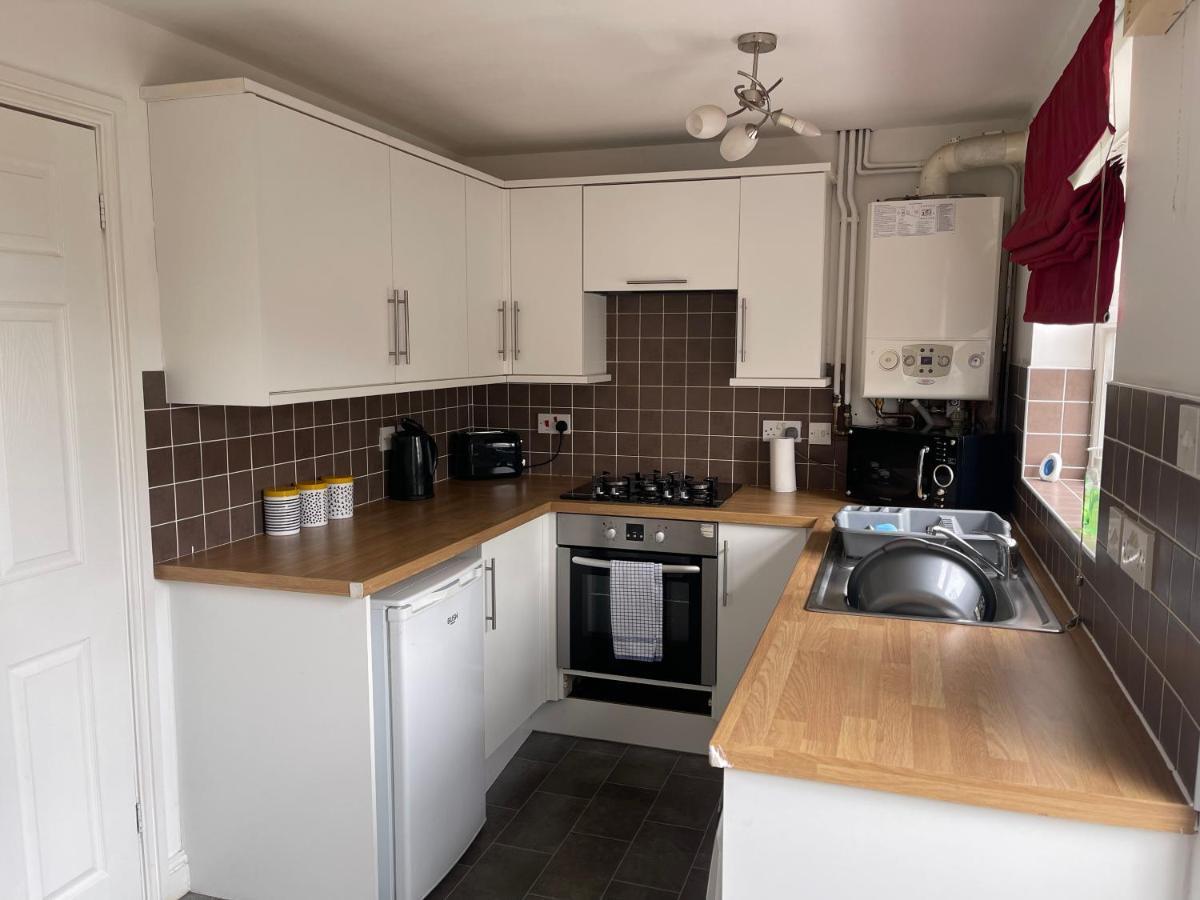 House Number 12 Sleeps Up To 4 With Smart Tvs In Every Room Wellington  Exterior photo