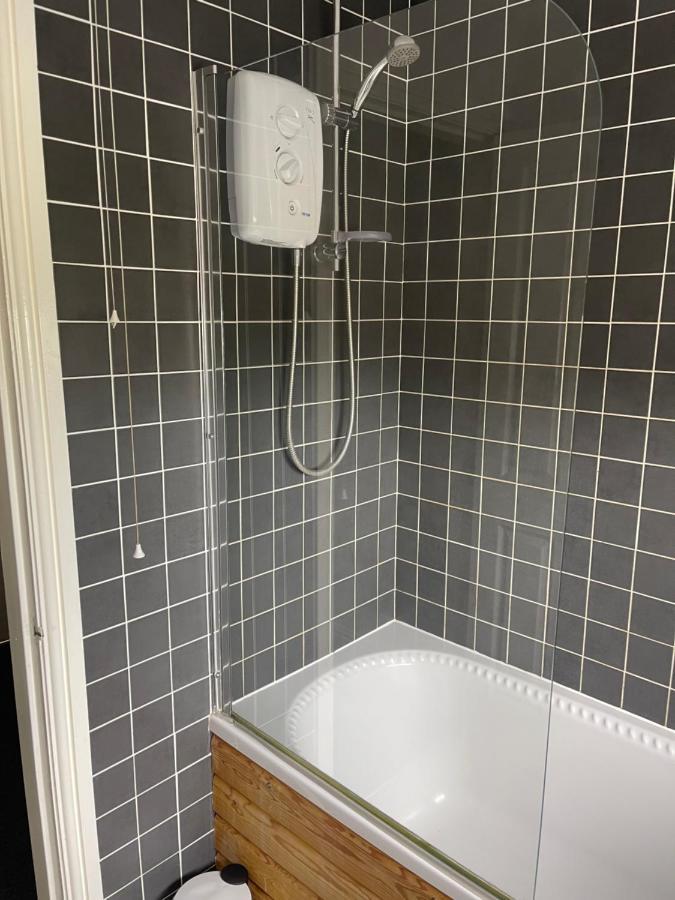 House Number 12 Sleeps Up To 4 With Smart Tvs In Every Room Wellington  Exterior photo